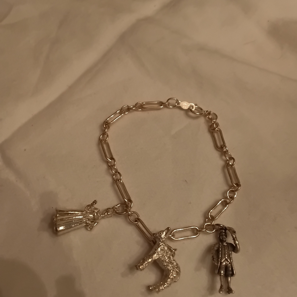 WILLIAMSBURG -Charm Bracelet with Silver charms